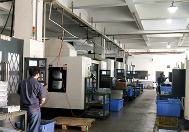 嚴格控制加工質(zhì)量，各類(lèi)儀器和檢具來(lái)保證精度